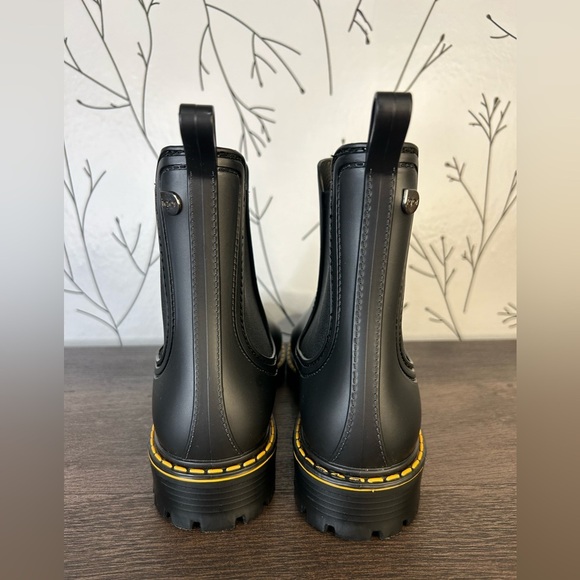 NWOt Igor Chelsea Boots - Picture 4 of 8